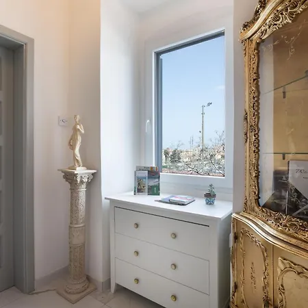 Ivory With Maltese Balcony In Valletta Apartment