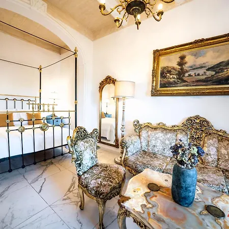 Ivory With Maltese Balcony In Valletta Appartement