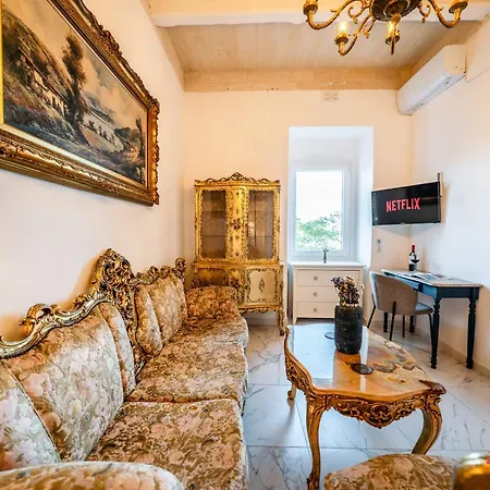 Ivory With Maltese Balcony In Valletta Appartement Il-Furjana